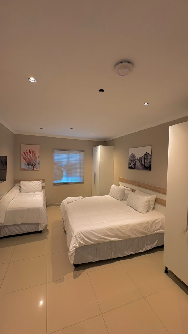 Protea Art and Luxury Bedding at Sponono Lodge